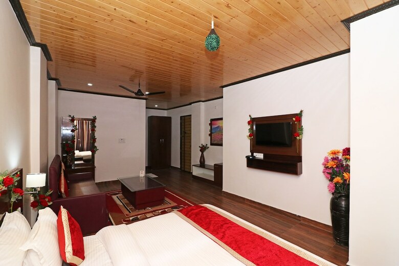 Hotel Oyo 14686 Seven Heavens