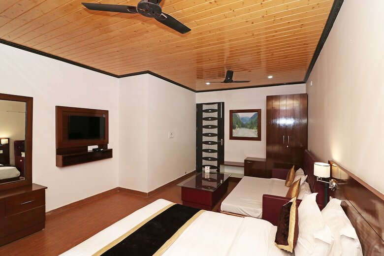 Hotel Oyo 14686 Seven Heavens