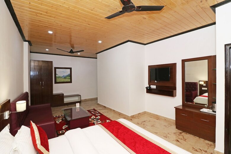 Hotel Oyo 14686 Seven Heavens