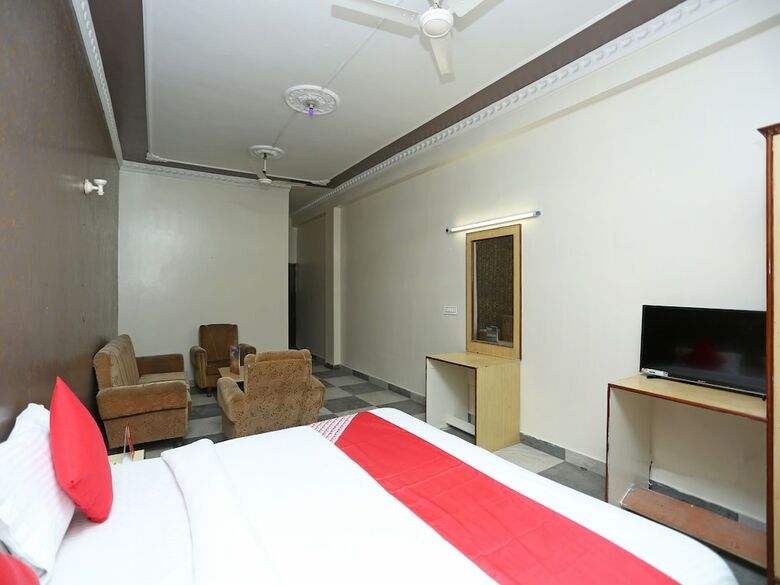 Oyo 16906 Hotel Balsons