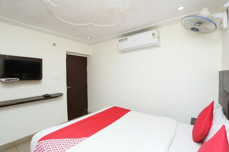 Oyo 26771 Hotel Lotus Inn