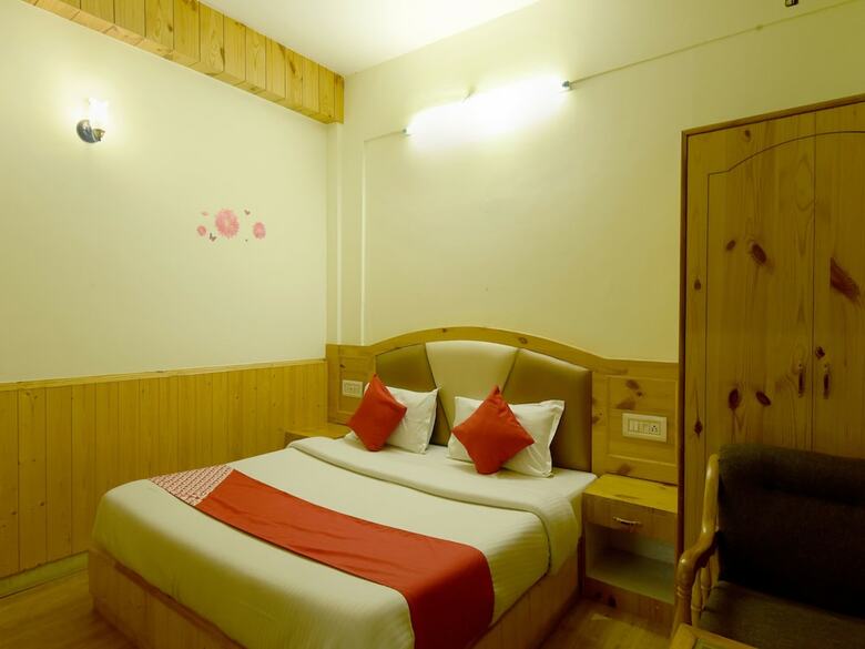 Hotel Oyo 17358 D K Residency