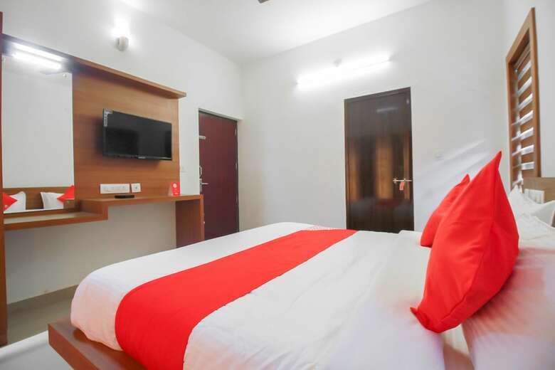 Hotel Oyo 25109 Pooppas Villas