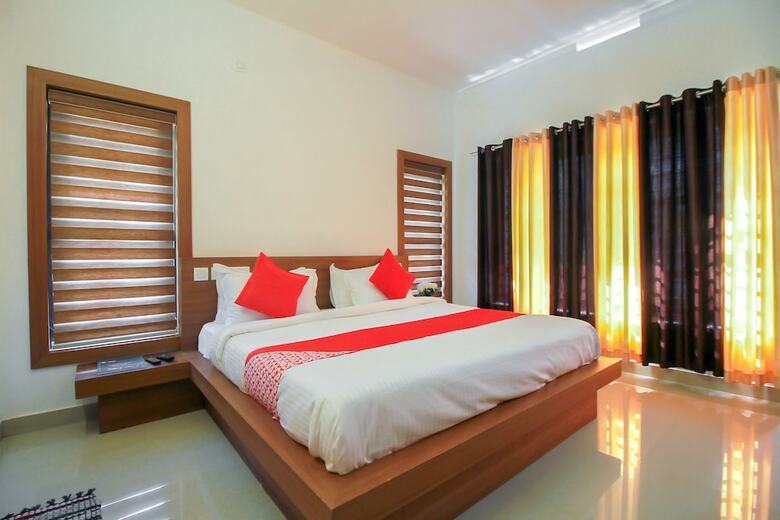 Hotel Oyo 25109 Pooppas Villas