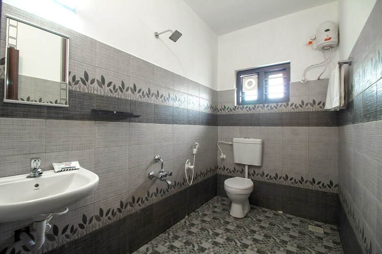 Hotel Oyo 25109 Pooppas Villas