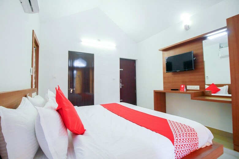 Hotel Oyo 25109 Pooppas Villas