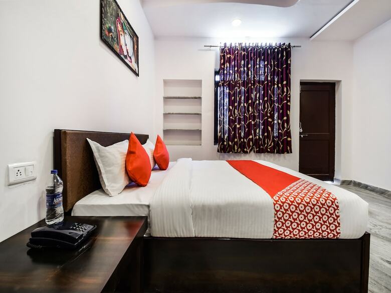 Hotel Oyo 27015 Gorbandh Vatika