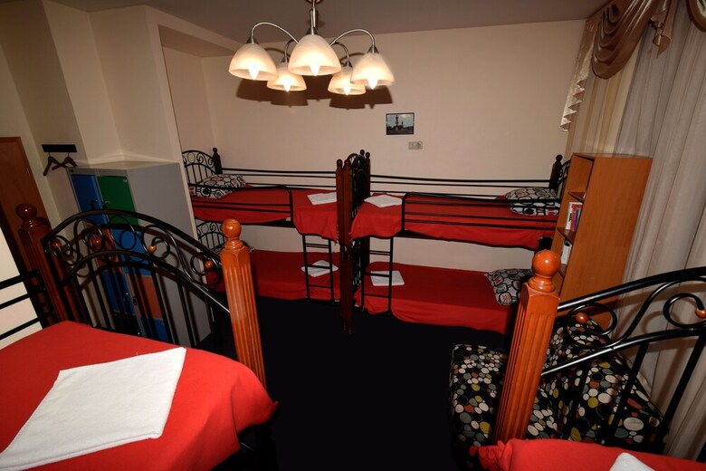 Hostal Artbaza Hotel