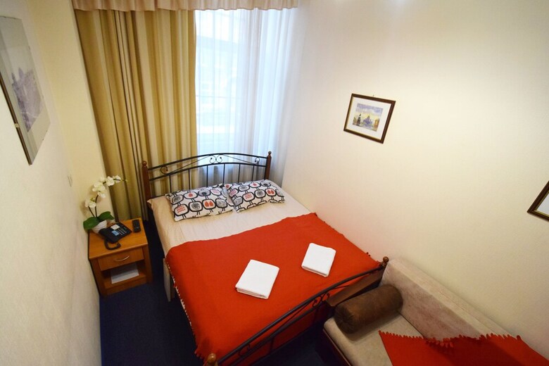 Hostal Artbaza Hotel