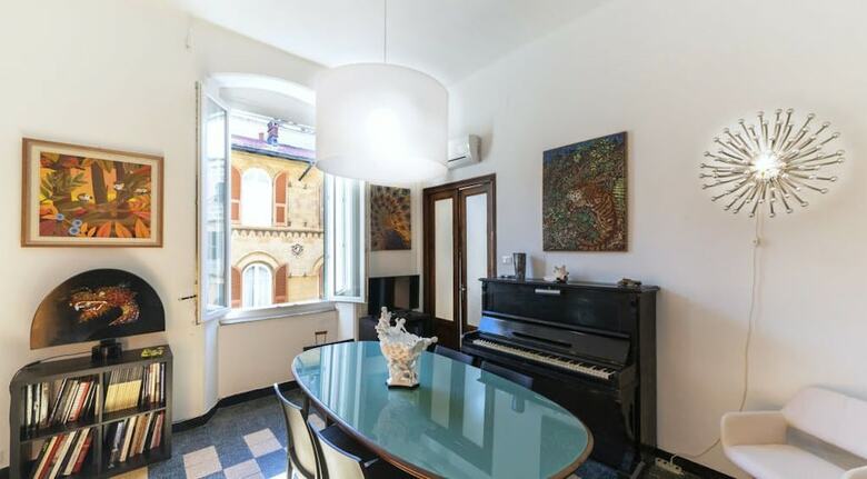 Exclusive Art Apartment
