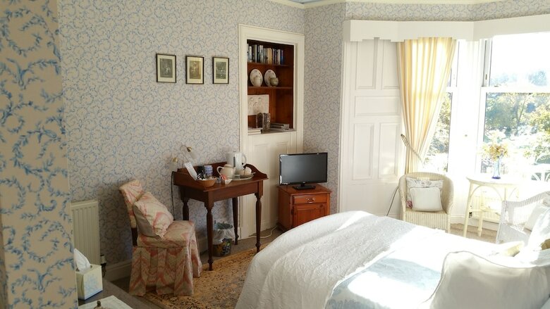 Bed & Breakfast Woodburn House