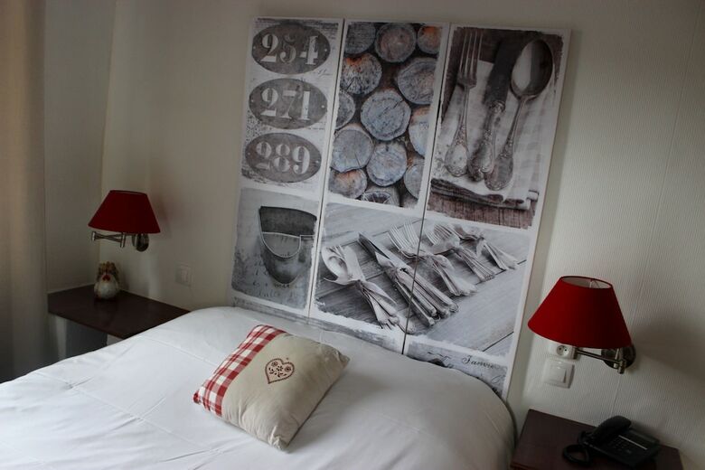Hotel H�tel La Maison Rouge