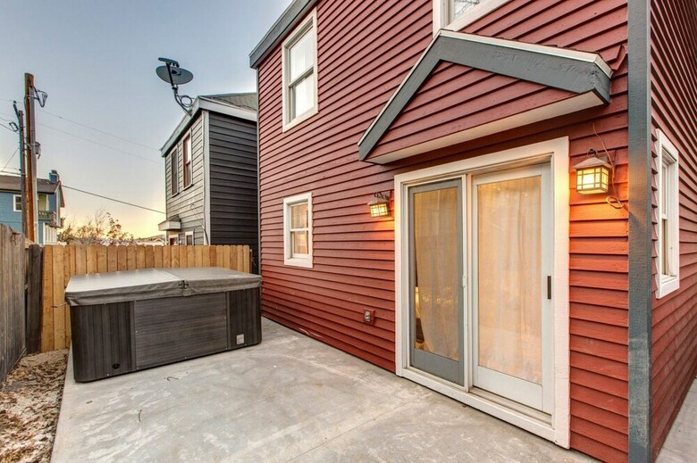 Abode At Pick N Shovel