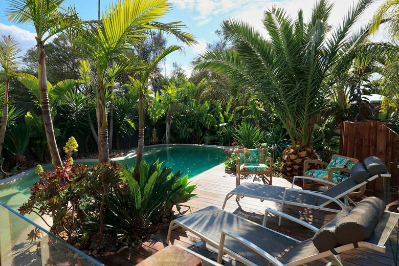 Como Palm Retreat