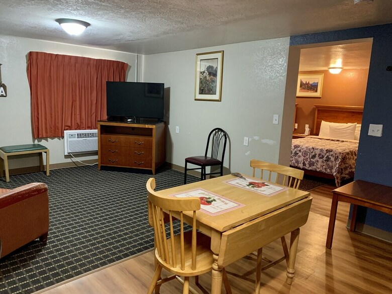 Annie Oakley Motel Oakley