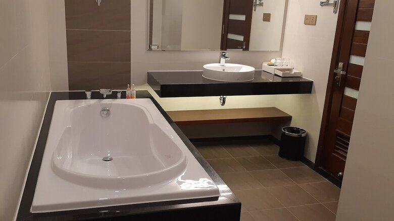 Duc Huy Grand Hotel & Spa