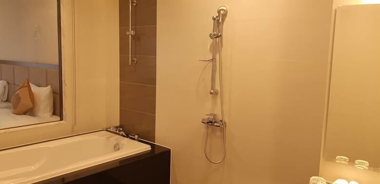 Duc Huy Grand Hotel & Spa