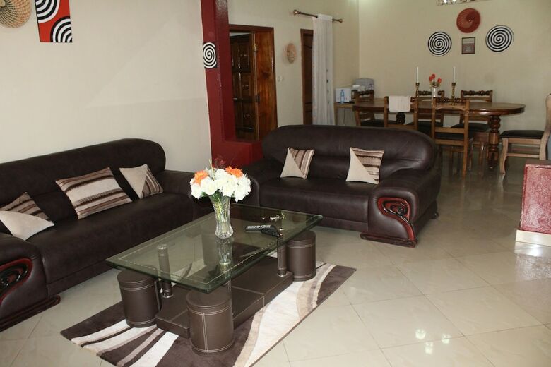Hotel Happy Home And Dine