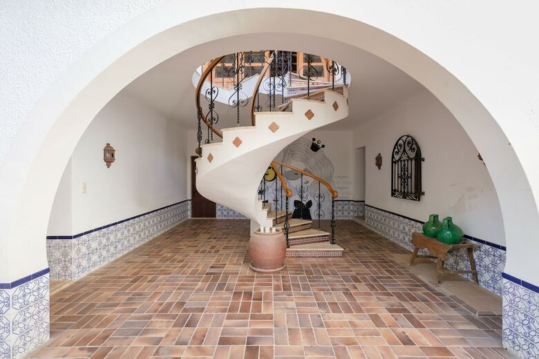 Villa Fidalsa Wine Valley Mansion