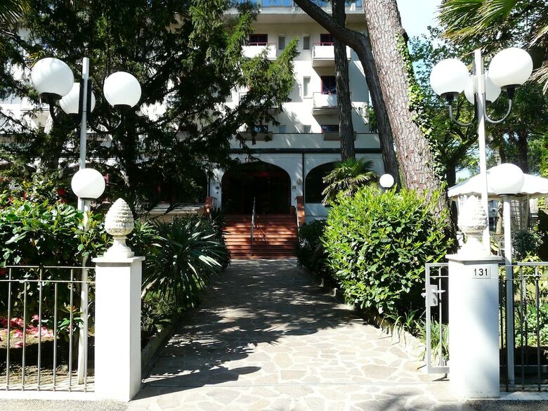 Hotel Deanna Golf