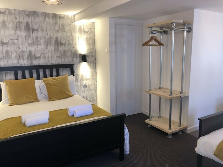 Hotel Raleghs Cross Inn
