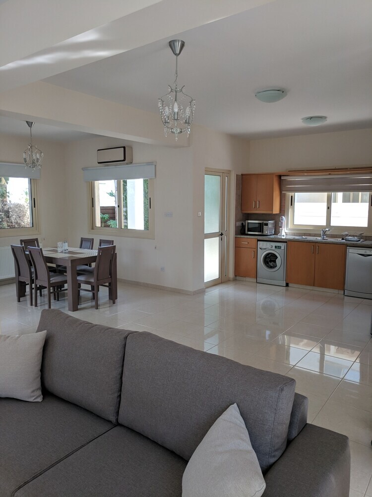 Anthorina Villa 9