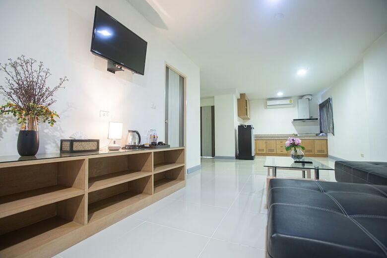 Hotel The Greenery Central Suites