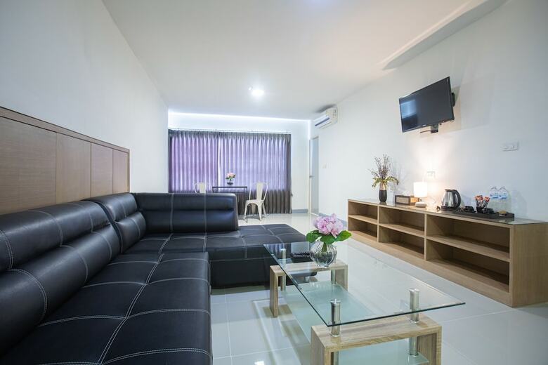 Hotel The Greenery Central Suites