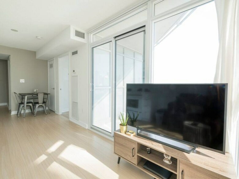 Apartamentos 1 Bedroom Flat In Spadina/fort York