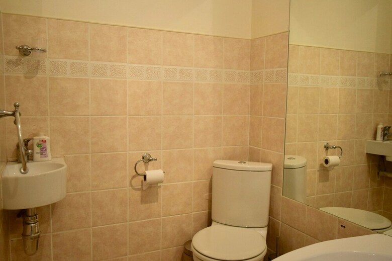 2 Bedroom Apartment Nestled Under Devil's Peak