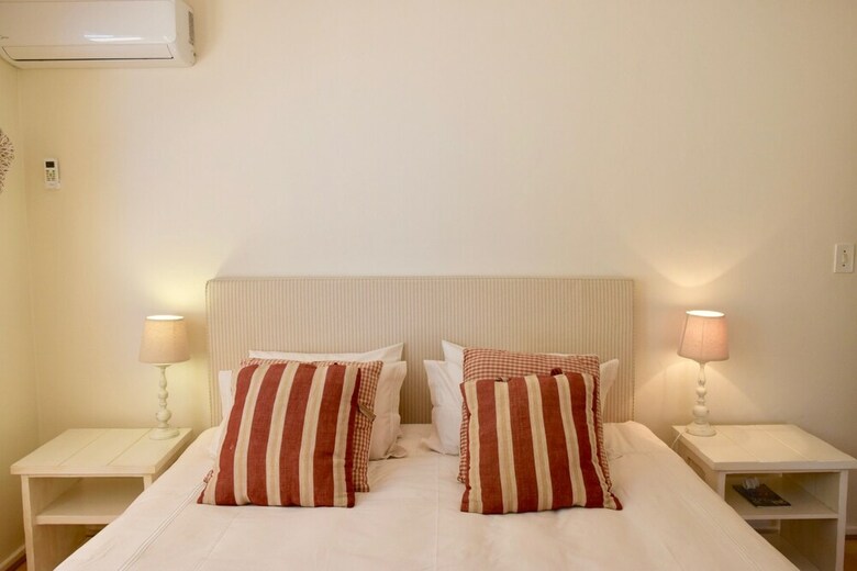 2 Bedroom Apartment Nestled Under Devil's Peak