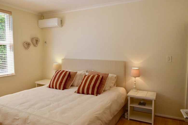 2 Bedroom Apartment Nestled Under Devil's Peak