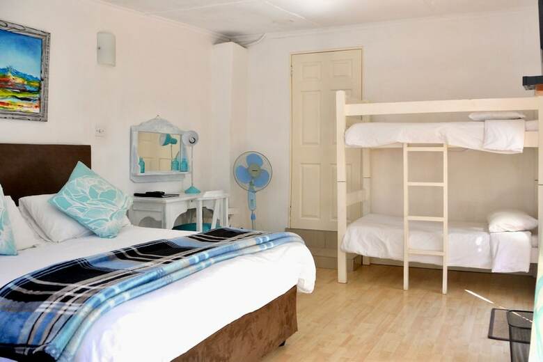 Hotel Travellers Guest House