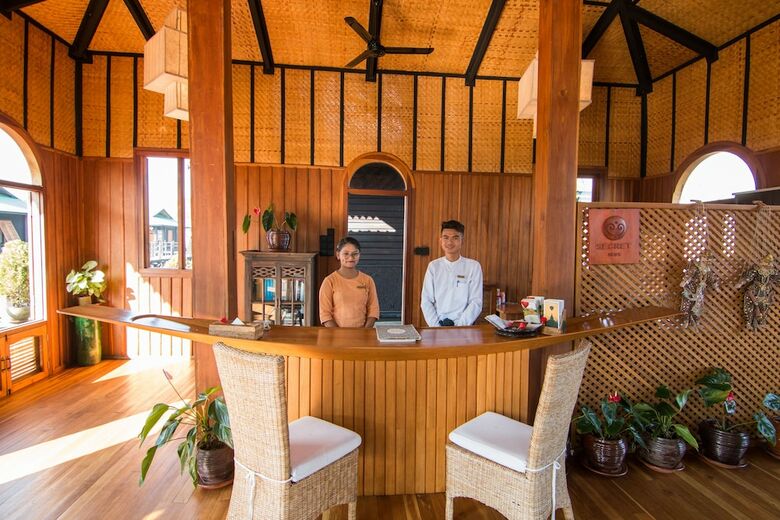 Hotel Inle Heritage Stilt House