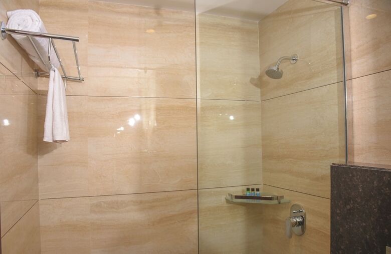 Hotel Bharawan Clarks Inn Express