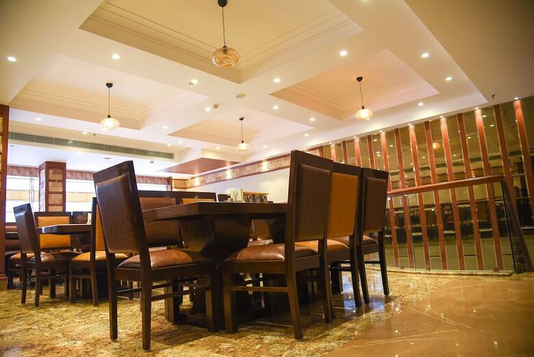 Hotel Bharawan Clarks Inn Express