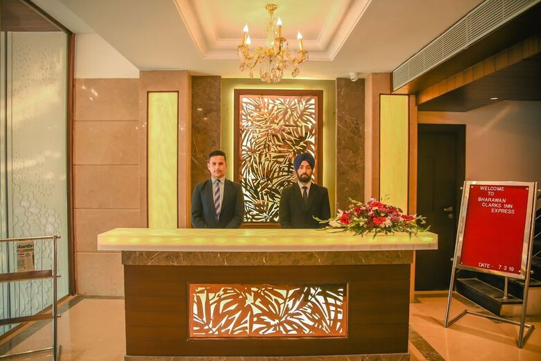Hotel Bharawan Clarks Inn Express