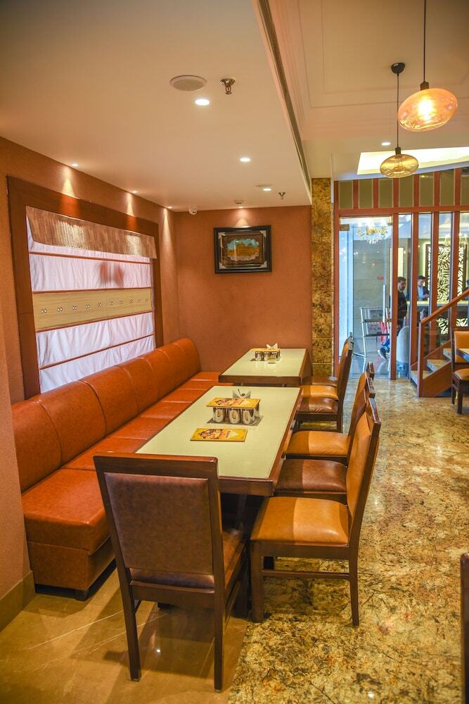 Hotel Bharawan Clarks Inn Express