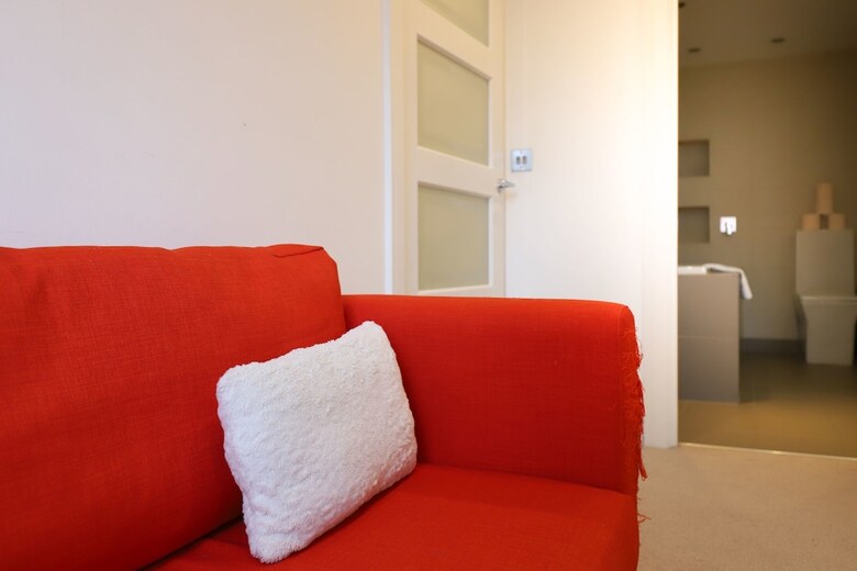 Stylish Loft-style Apartment Close To Overground