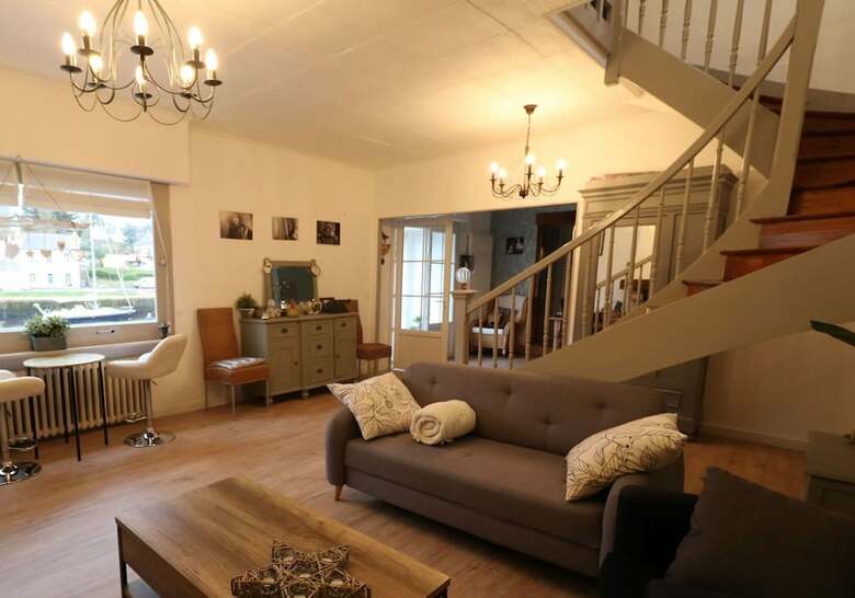 G�te Au Bord de La Rive