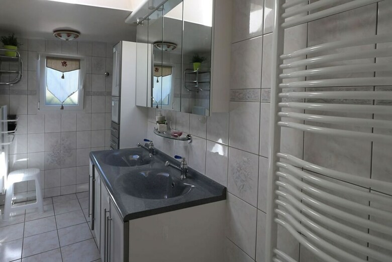 G�te Au Bord de La Rive