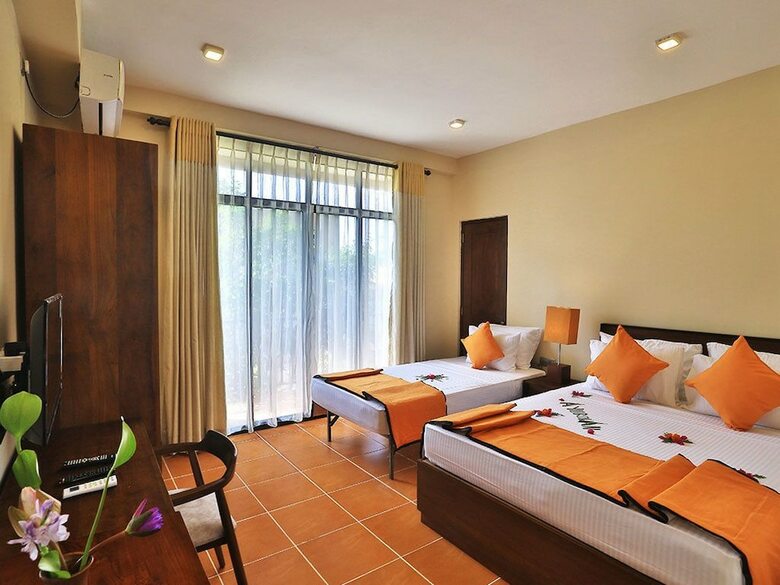 Hotel Lily's Resort