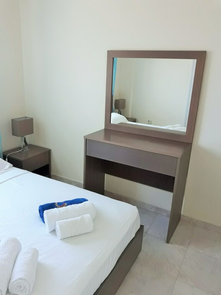 Apartamentos 401 Dhalia Court