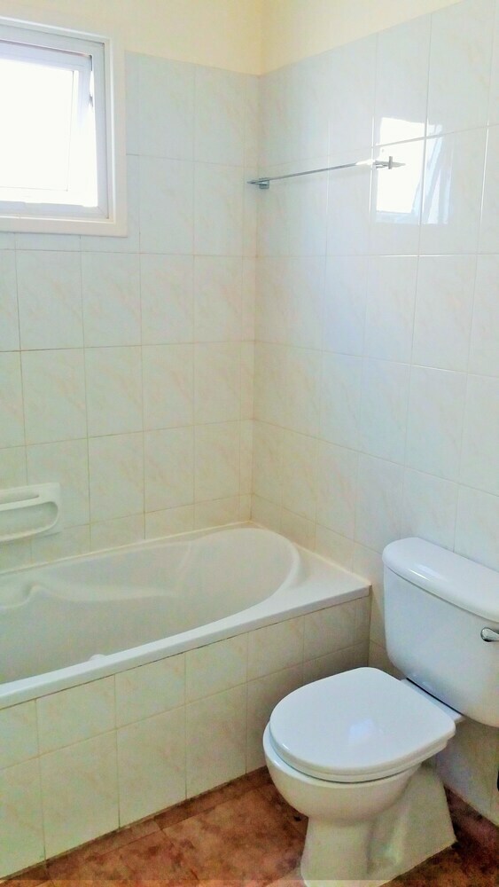 Apartamentos 401 Dhalia Court