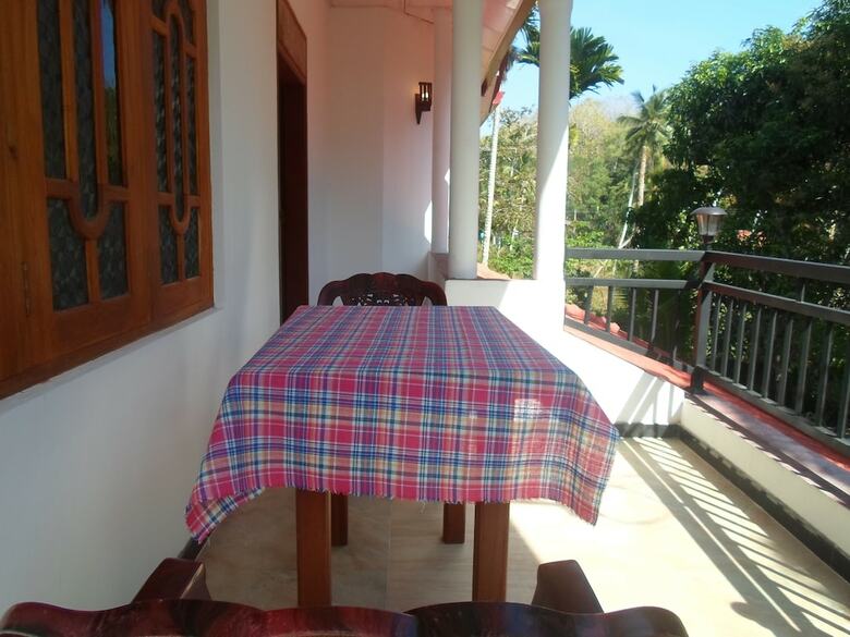 Hotel Amada Lake View Homestay