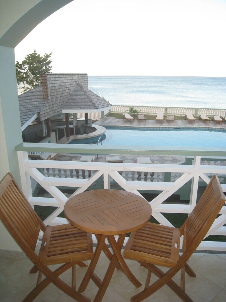Hotel Kalinago Beach Resort