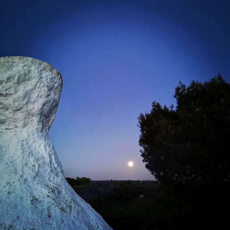 Trullo Madia With Shared Jacuzzi For A Memorable Stay In Nature And Relax