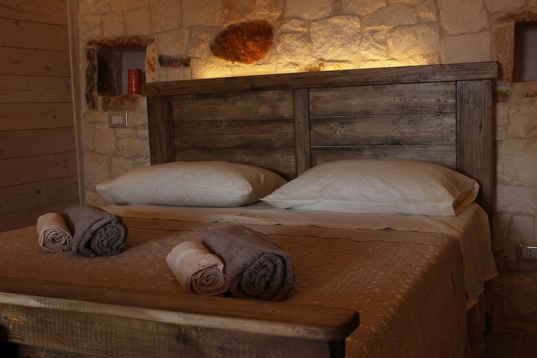 Trullo Madia With Shared Jacuzzi For A Memorable Stay In Nature And Relax