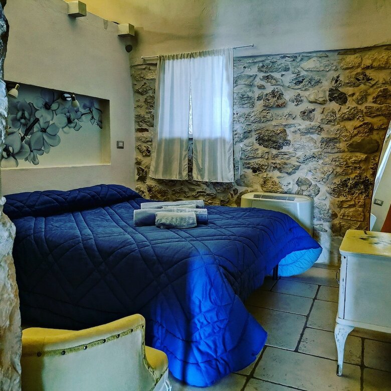 Trullo Madia With Shared Jacuzzi For A Memorable Stay In Nature And Relax