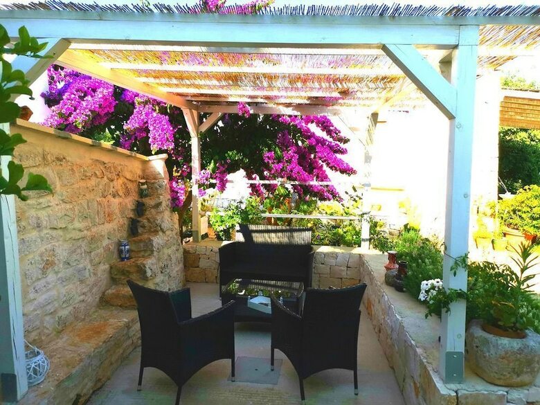 Trullo Madia With Shared Jacuzzi For A Memorable Stay In Nature And Relax